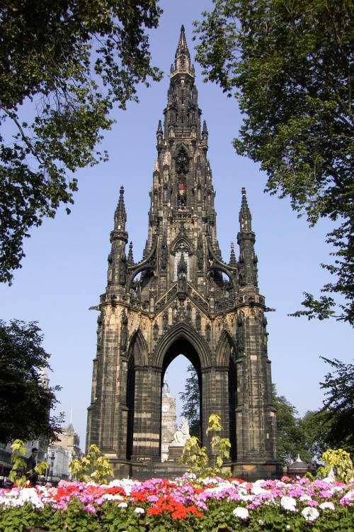 The Scott Monument under construction (1843) and a contemporary view.  The monument to Sir Walt