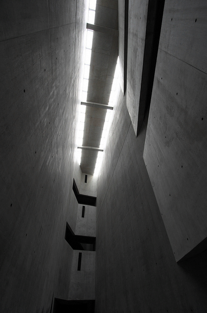 fiore-rosso:  jüdisches museum berlin - daniel libeskind. 