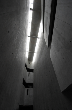 Fiore-Rosso:  Jüdisches Museum Berlin - Daniel Libeskind. 