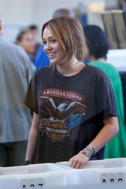 Mileycyruswardrobe:  Ily