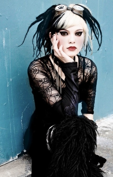phexxiebizarre:  symbolic-symmetry:  Self.  You beautiful lady you  stunning! ! !