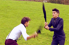 hipistahazz-blog:  Zouis fight on One Thing behind the scenes 