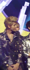 rolllikeabuffalowoops:  isaheehee:  exo-pervert:    LOL Kris dont u think u r little