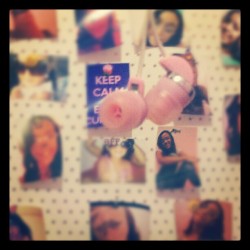 #music #wallphotos #earphone #pink #instagram  (Publicado com o Instagram)