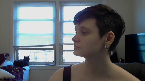 Got my hair cut even shorteeerrrr and I’m super happy about it. Next time I’m gonna shave parts of my head and get some color put it >v>