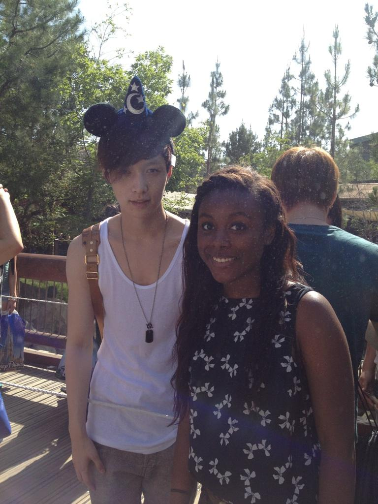 sundriedstars:  ME WITH LAY  WFOEIHNACKLWM;LCFN VK;WV.q.egr;ckmlr SAKJBDENHFW SMASHING