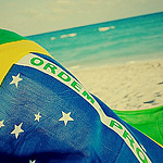  Quando é do país alheio, geral rebloga. Quero só ver :)  panqueca-com-bacon 