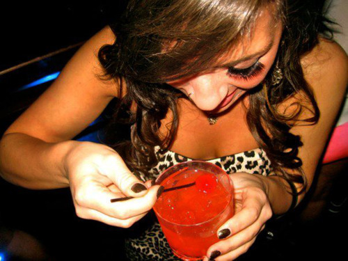 absintro:                     O que não mata […] embebeda .