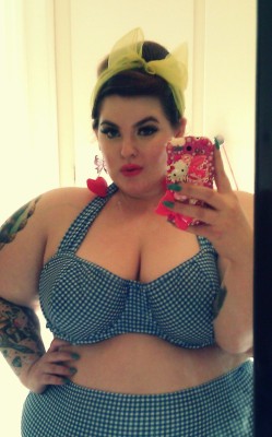 bodyposibikinibabes:  tessmunster:  ♡ Yes, yours truly will be modeling swimwear like this beauty for Black Cat Bikinis. First, I need a moment with my amazing new bikini. Vintage inspired high waisted bottoms… that go up to a 6x?! (I’m a 2x/3x)