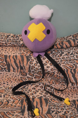 jonaleepuff:  A Drifloon bag I was working