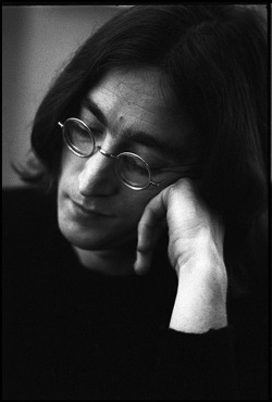  John Lennon by Ethan Russel 