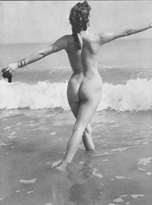 http://nudevintage.tumblr.com/post/23700716562