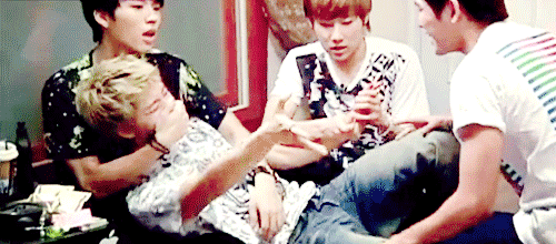 minwooboyfriend-mnet:  …………wat 