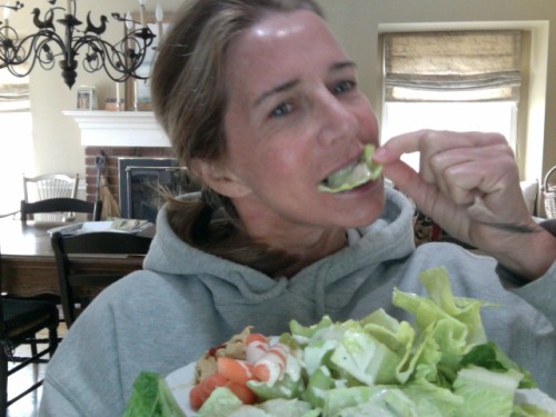 pootsy:  I FOUND A SET OF PHOTOS OF MY MOM EATING SALAD ON HER COMPUTER??? I’M SUPER CONFUSED 