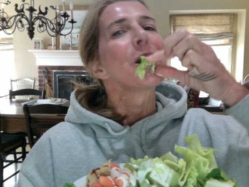 pootsy:  I FOUND A SET OF PHOTOS OF MY MOM EATING SALAD ON HER COMPUTER??? I’M SUPER CONFUSED 