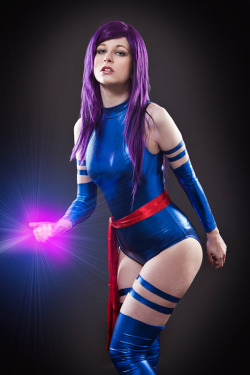 staceyofgotham:  More of me as Psylocke here!  My good friend Stacey looking pretty damn super. 