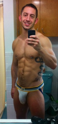 southerncrotch:  Damn I love it when a guy