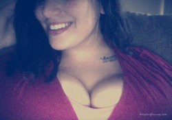 Scritchstuff:  Housewifeswag:  No Makeup. Smile. Cleavage.   Its That Smile That