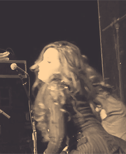 winrchester:  demi sexyvato 