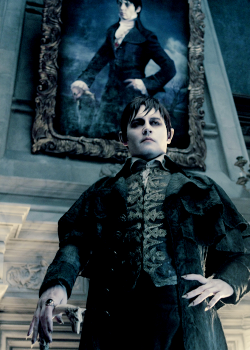 cinyma:  Dark Shadows (2012) 