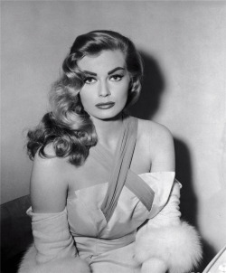 Lynxolita:  Anita Ekberg 