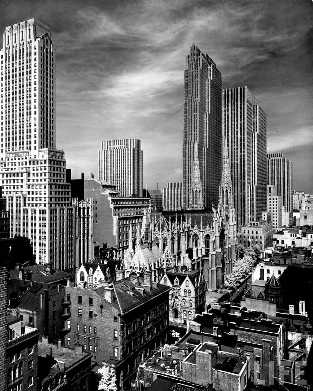 onlyoldphotography:  Alfred Eisenstaedt: View of Midtown Manhattan. Circa 1939. 