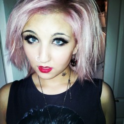 welovepastelhair:  http://ellexxx.tumblr.com/ :)     Throwback Thursday from my pastel days! Randomly found my face reblogged :&rsquo;)