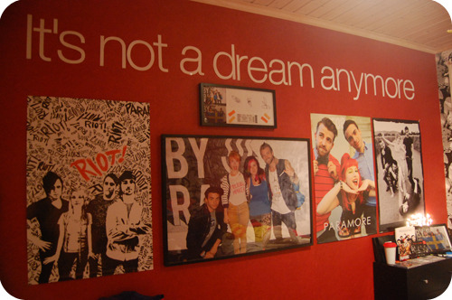 paramore-blackandwhite:  My Paramore room. Love. 