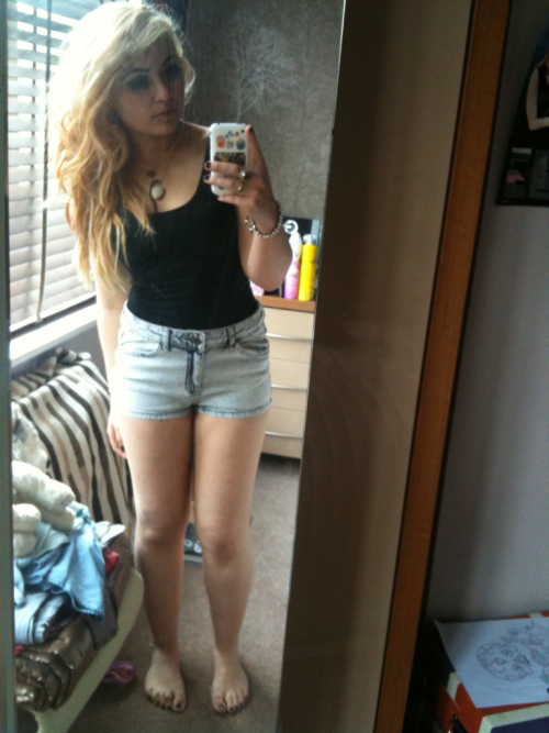 nevergrowold-neverdie:  Got some new shorts :3 xo 