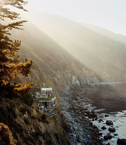 manworksblog:  The Esalen Institute could very well be considered a national treasure. Perching on the side of a cliff on the picturesque Big Sur stretch between Los Angeles and San Francisco, this idyllic non-profit has been operating steadily since