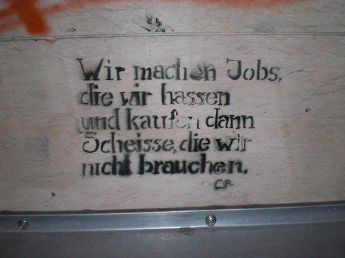 kreuzbergprinzessin:“Wir machen Jobs die wir hassen und kaufen dann Scheiße die wir nicht brau