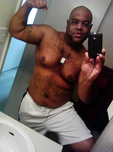 therealproteinpowder2486:  smutters:  ChefVA.  Pretty nice  Fucking Hottttt