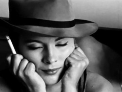 duermopoco:  Leave that hat. On. (Jean Seberg,