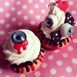 kawaii-factory:  Creepy cupcakes #kawaiifactory