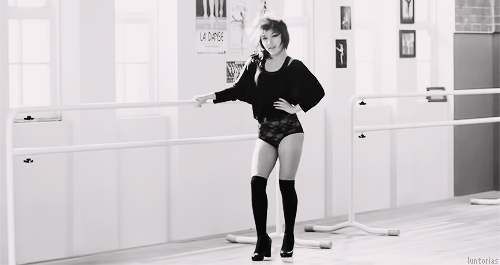 alohomorashlie:  The effortless manner in which she does this good LORD <3 