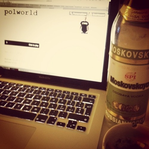 Night Fever - #polworld #vodka#russian#russia#moog#cigarettes#italy #night#beegees#bologna  (Scattata con instagram)