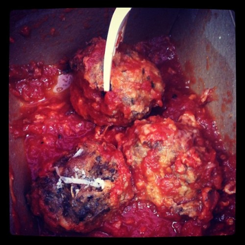 Meatball’s in a box while waiting for #johnmayer today at #reedspace #nyc with @x3tiffx3 (Taken with instagram)