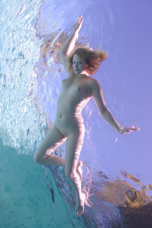 Naked girls swimming underwater