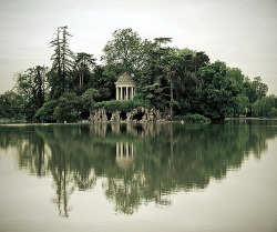 Allthingseurope:  Lac Daumesnil, Paris, France (By Gregory Bastien) 