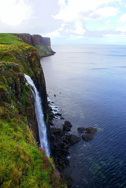 The Kilt Rock and Mealt Falls, Isle of Skye, Scotland (by little_frank).