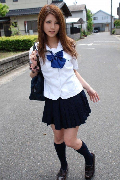 Walking To School - Risa Tsukino (月野り)