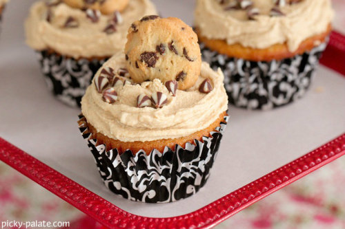 gastrogirl:  white chocolate cupcakes with cookie dough frosting. 