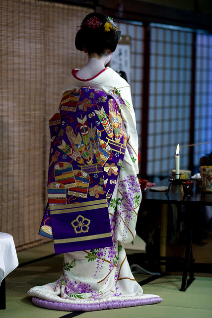 geisha-licious:  Sayaka (as maiko) this outfit is my guilty pleasure &lt;33 