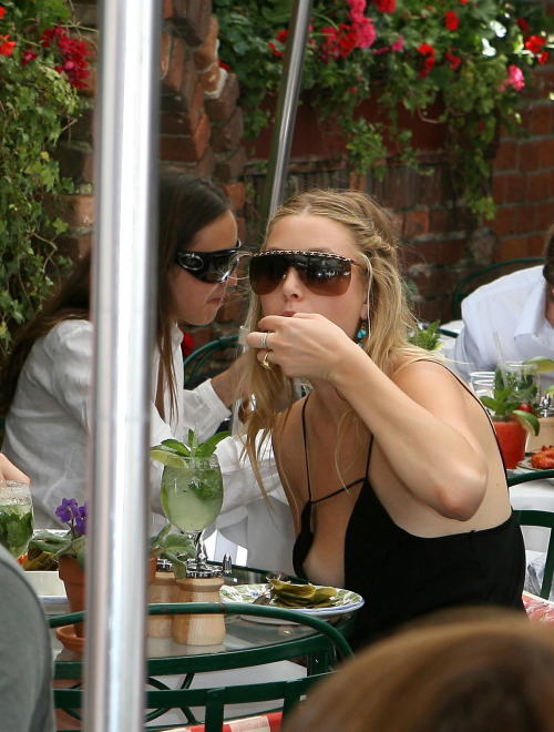 exposedceleb:  WHITNEY PORT NIP SLIP