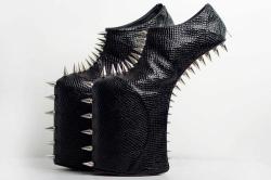 eon-model:  These would draw some attention. How awesome!    I wanna be bad in these. ♥