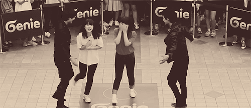 jujulielie:  Come here, gurlz. Let’s hug…… Lol just kidding, gtfo. 