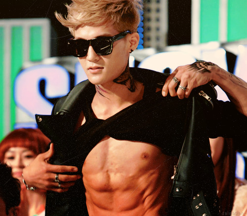 shiny-seoul:  this is not allowed to be on my dash get this sexyness off my dash
