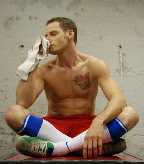 rugbysocklad:  Proppa man smell!! ;-) 
