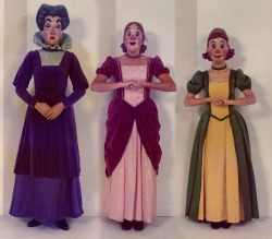 greyscreations:  duskzephyr:  partysoft:  hyaenid:  notcuddles:  vampishly:  cakemeister:  i told my dad vintage disney character costumes are terrifying he sent me this article  D:  WHAT THE SHIT ARE THOSE MICKEY AND MINNIE MOUSE COSTUMES?  They’re
