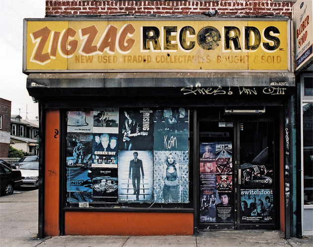 STORE FRONT- The Disappearing Face of New York  - Ph.  James e Karla Murray